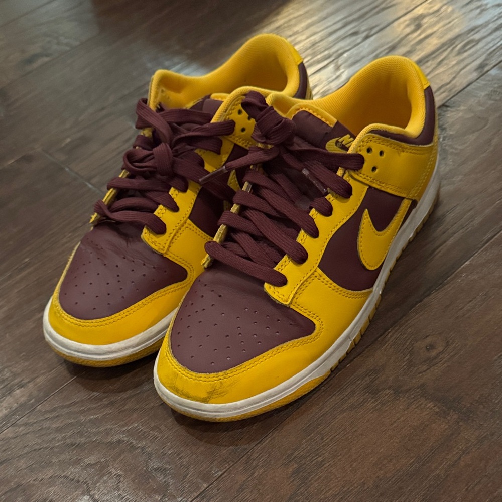 Nike Low-Top Sneakers in Yellow and Maroon